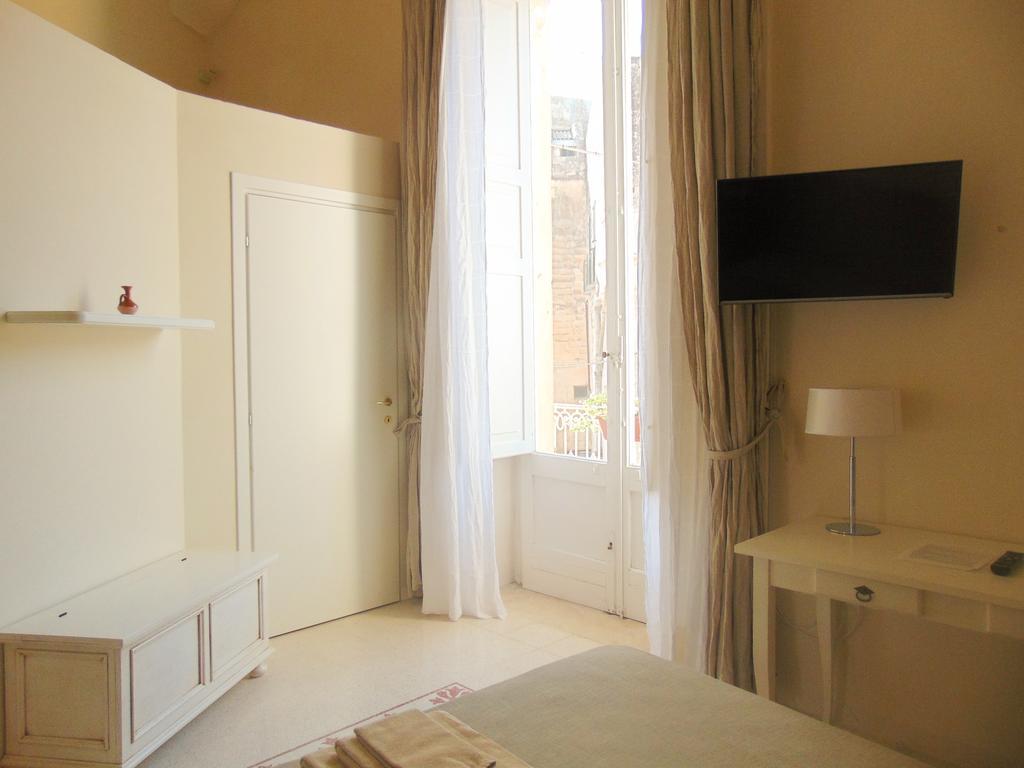 4 Balconi Rooms-Boutique B&B Lecce Exterior foto